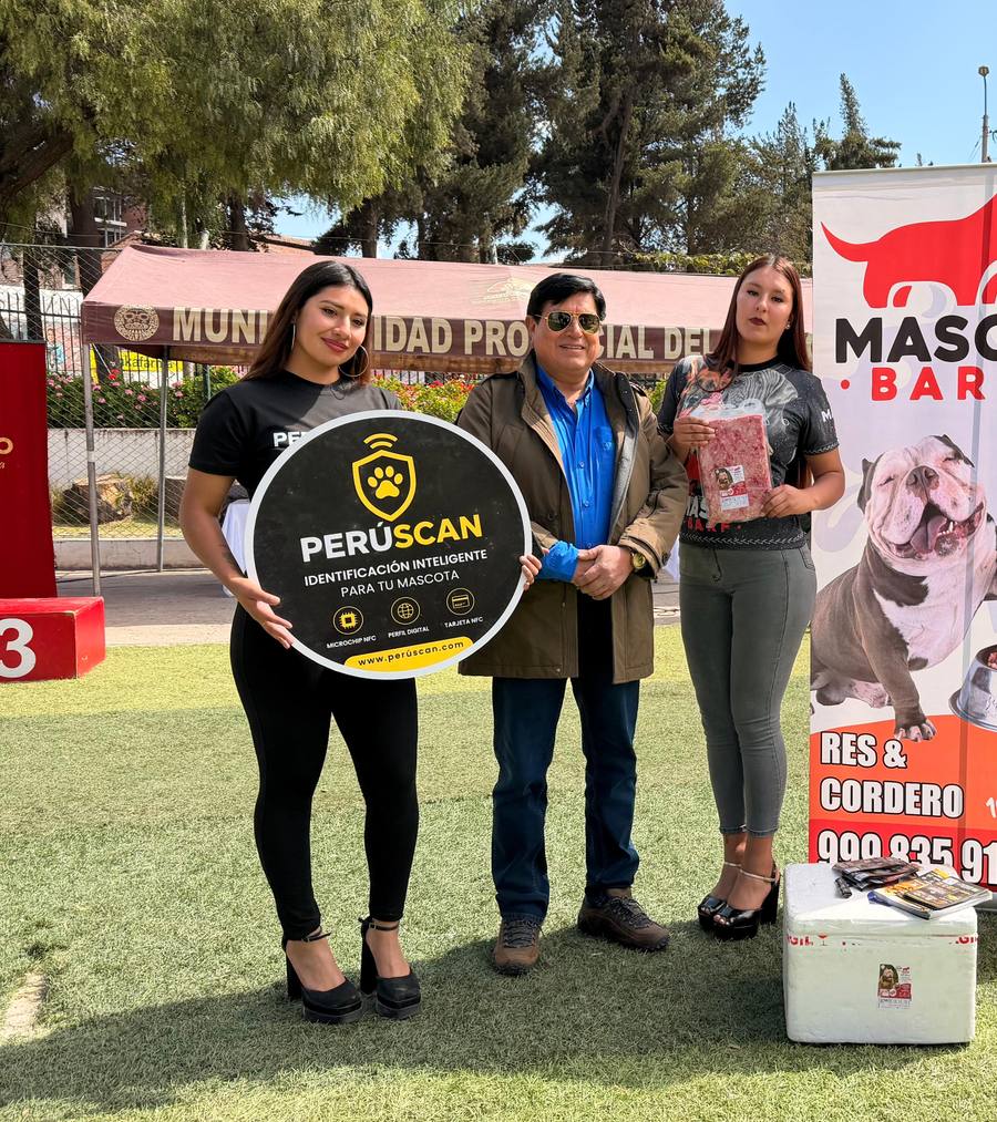 Equipo PeruScan en la feria
